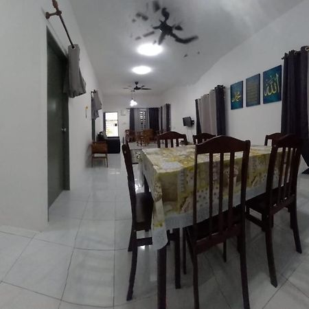 Homestay D'Mama Ifor Muslimi Tanjong Malim Kültér fotó