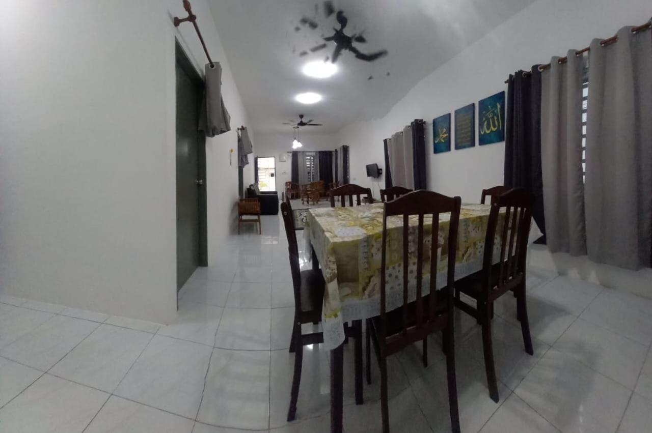 Homestay D'Mama Ifor Muslimi Tanjong Malim Kültér fotó